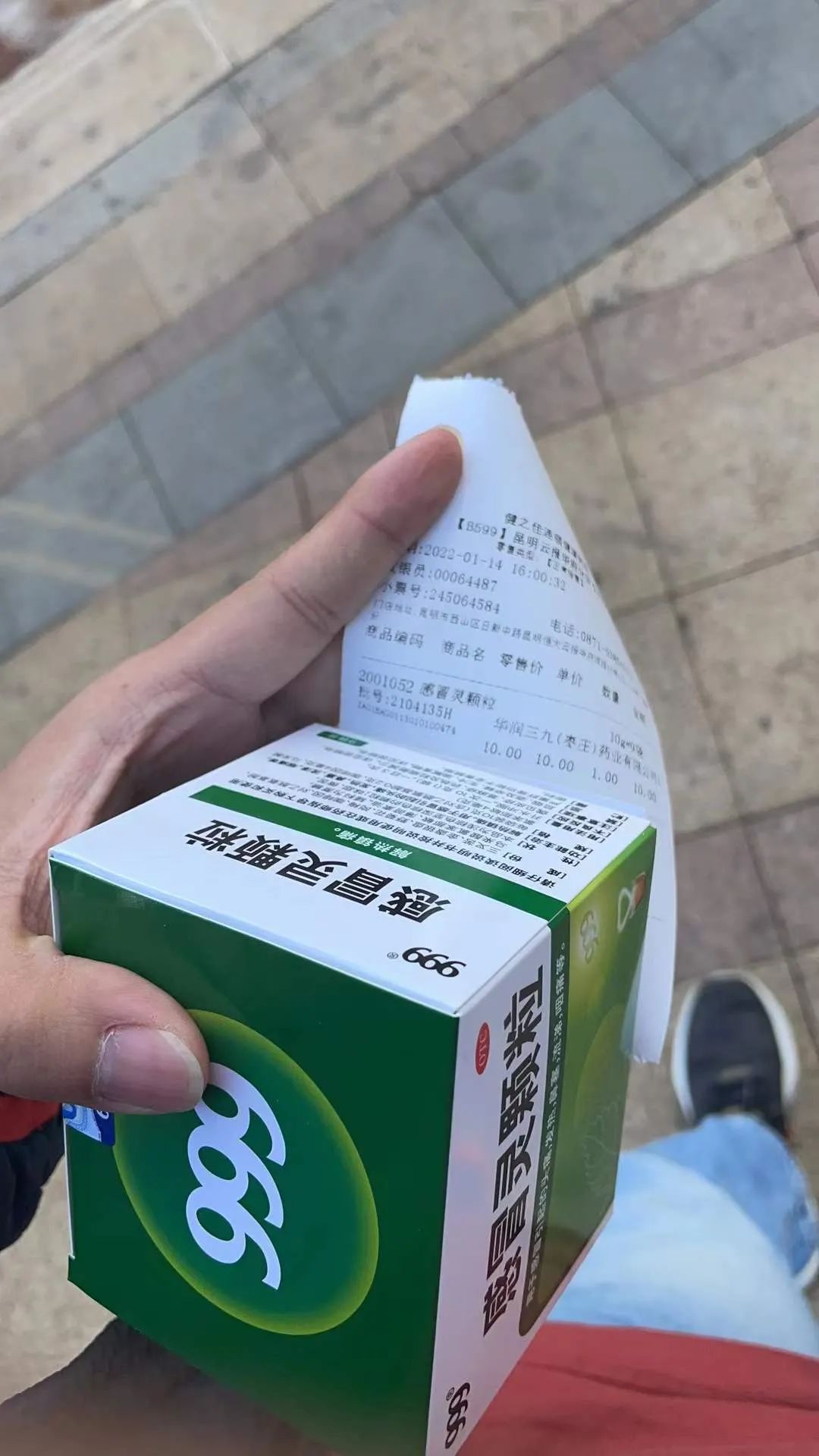 5分钟前,云报客户端记者在昆明药店买到了感冒药!