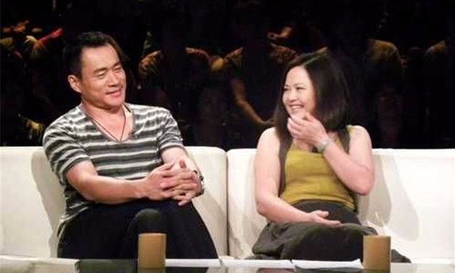 唐歌的家里人认为丁海峰的年纪要比唐歌小,性子不稳定,帅气又不能当饭