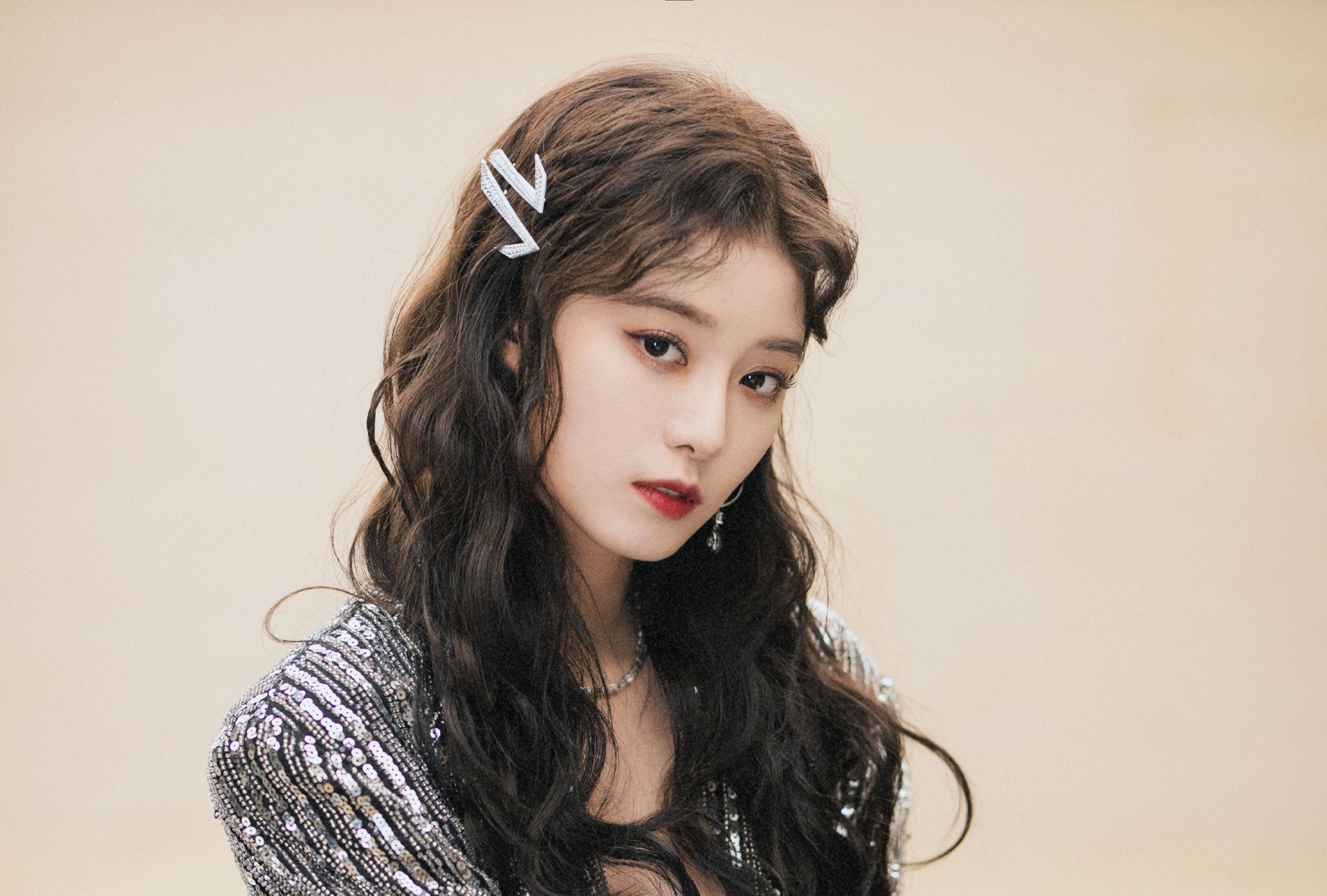 赵丽颖杨幂，李治廷后悔，李雪琴主持辽宁春晚，张艺兴王思聪合作休闲区蓝鸢梦想 - Www.slyday.coM