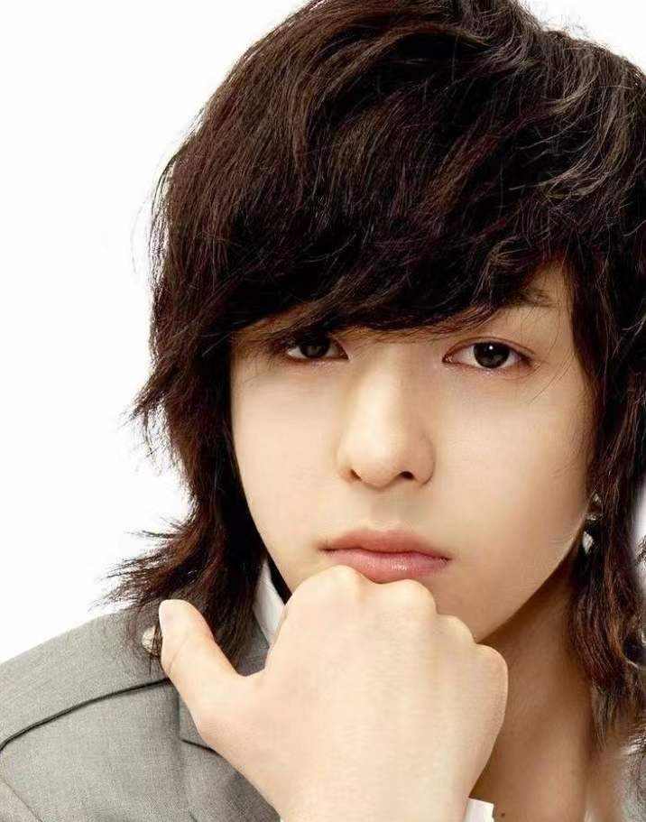 时代的眼泪原sj成员金起范在经历雪藏和退团后宣布重启活动