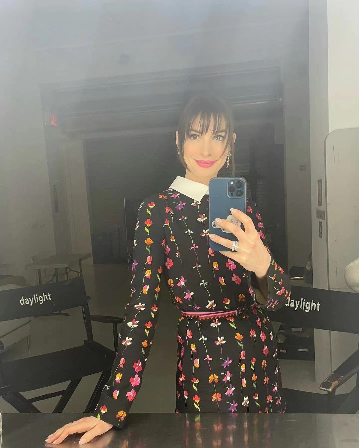 39岁安妮海瑟薇黑丝配大衣,身材依旧傲人,网友:梦回普拉达女王休闲区蓝鸢梦想 - Www.slyday.coM 39岁安妮海瑟薇黑丝配大衣,身材依旧傲人,网友:梦回普拉达女王休闲区蓝鸢梦想 - Www.slyday.coM