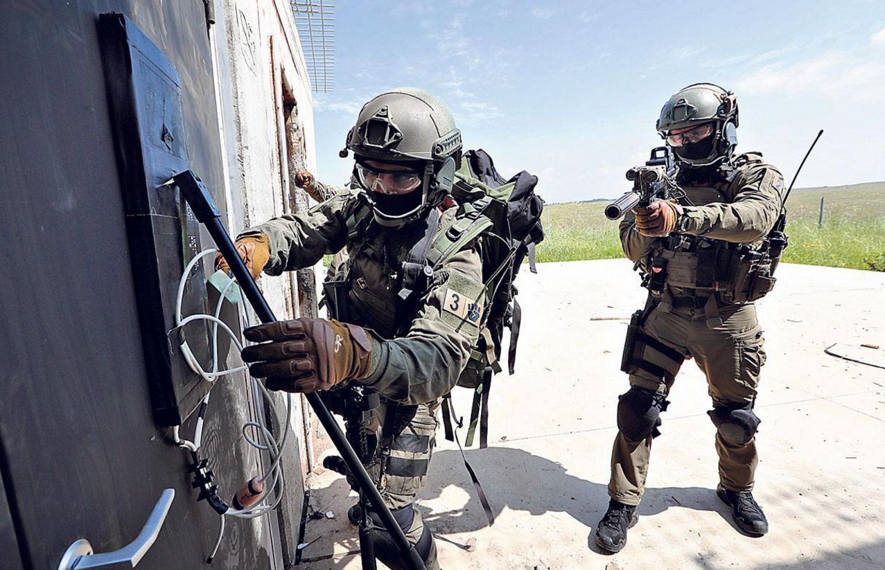 2名以军特种部队军官遭误击身亡|特种部队|约旦河西岸|军官_新浪新闻