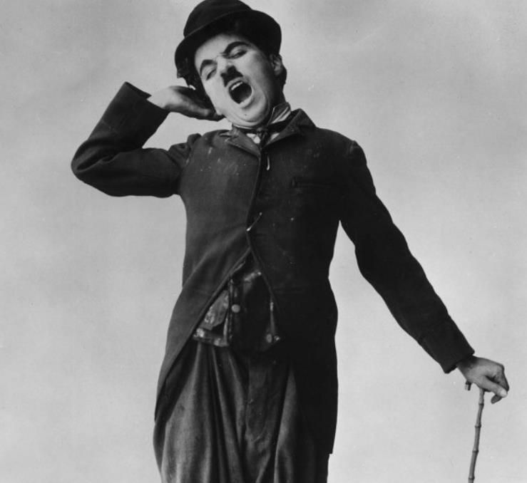 卓别林:父亲去世母亲患精神病,被美国驱逐20年,却成为喜剧大师__财经