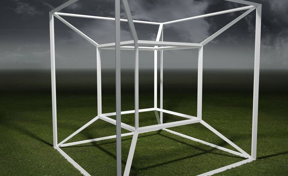 这样的话,我们就能够实现永生,除了四维空间之外,还有五维空间,六维