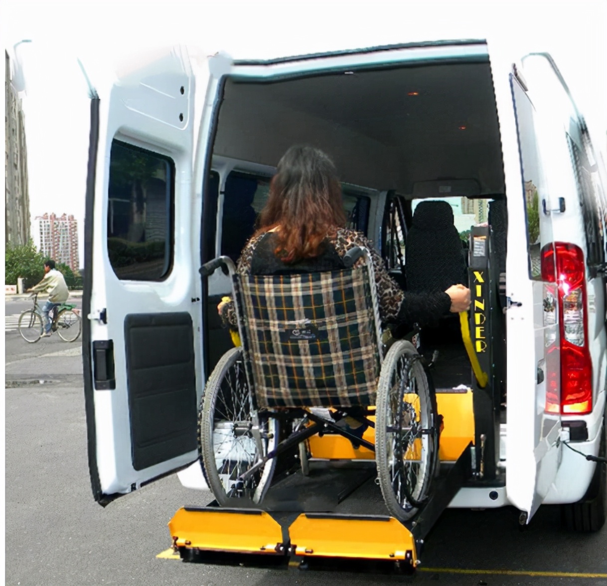 车载轮椅升降机福祉座椅自动升降旋转座椅汽车改装升降轮椅