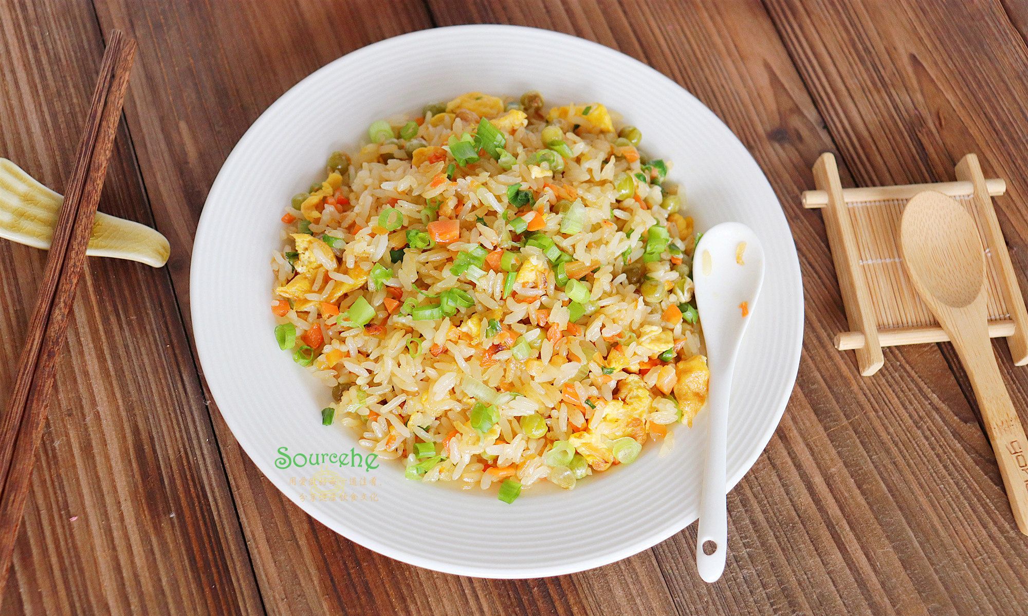 蛋炒饭时多加一步鸡蛋包裹着米饭粒粒分明润而不腻