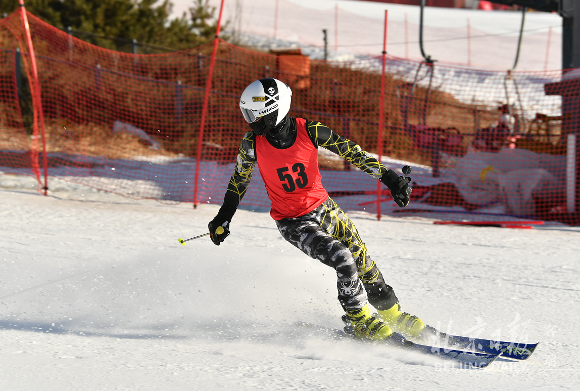 京张大众滑雪交流赛鸣锣开赛120名雪友同场竞技