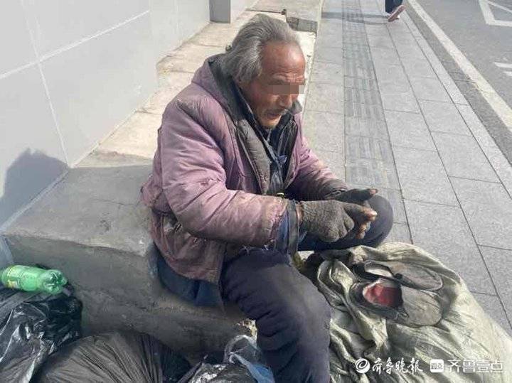 衣衫褴褛老人在济南文化东路流浪,系救助回家后再次跑出|济南市_新浪