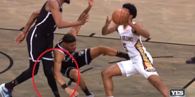 篮网真倒霉!杜兰特受伤惊魂瞬间,左膝外翻伸展,布朗无心酿大错休闲区蓝鸢梦想 - Www.slyday.coM 篮网真倒霉!杜兰特受伤惊魂瞬间,左膝外翻伸展,布朗无心酿大错休闲区蓝鸢梦想 - Www.slyday.coM