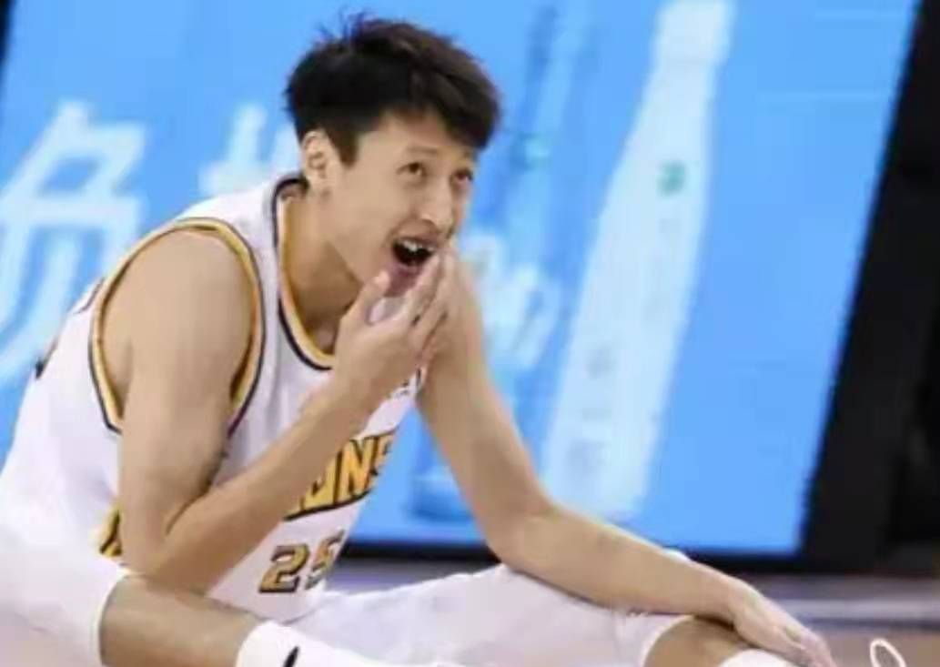 广东队20分惨败，垫脚成常态，挥肘成习惯，杜锋场边沉默一言不发休闲区蓝鸢梦想 - Www.slyday.coM