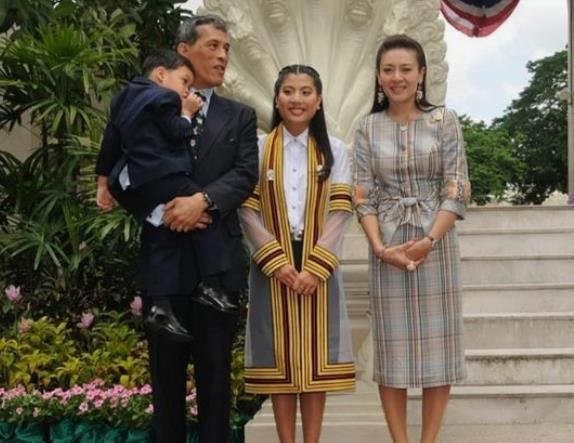 50岁西拉米逐步复宠出席贵族婚礼试水支持率远超苏提达王后