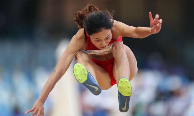 三级跳的正确跳法说明|跳法|三级跳|起跳_新浪新闻