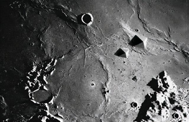 月球上发现塔尖建筑，难道外星人基地真的存在？他们有隐身科技？休闲区蓝鸢梦想 - Www.slyday.coM