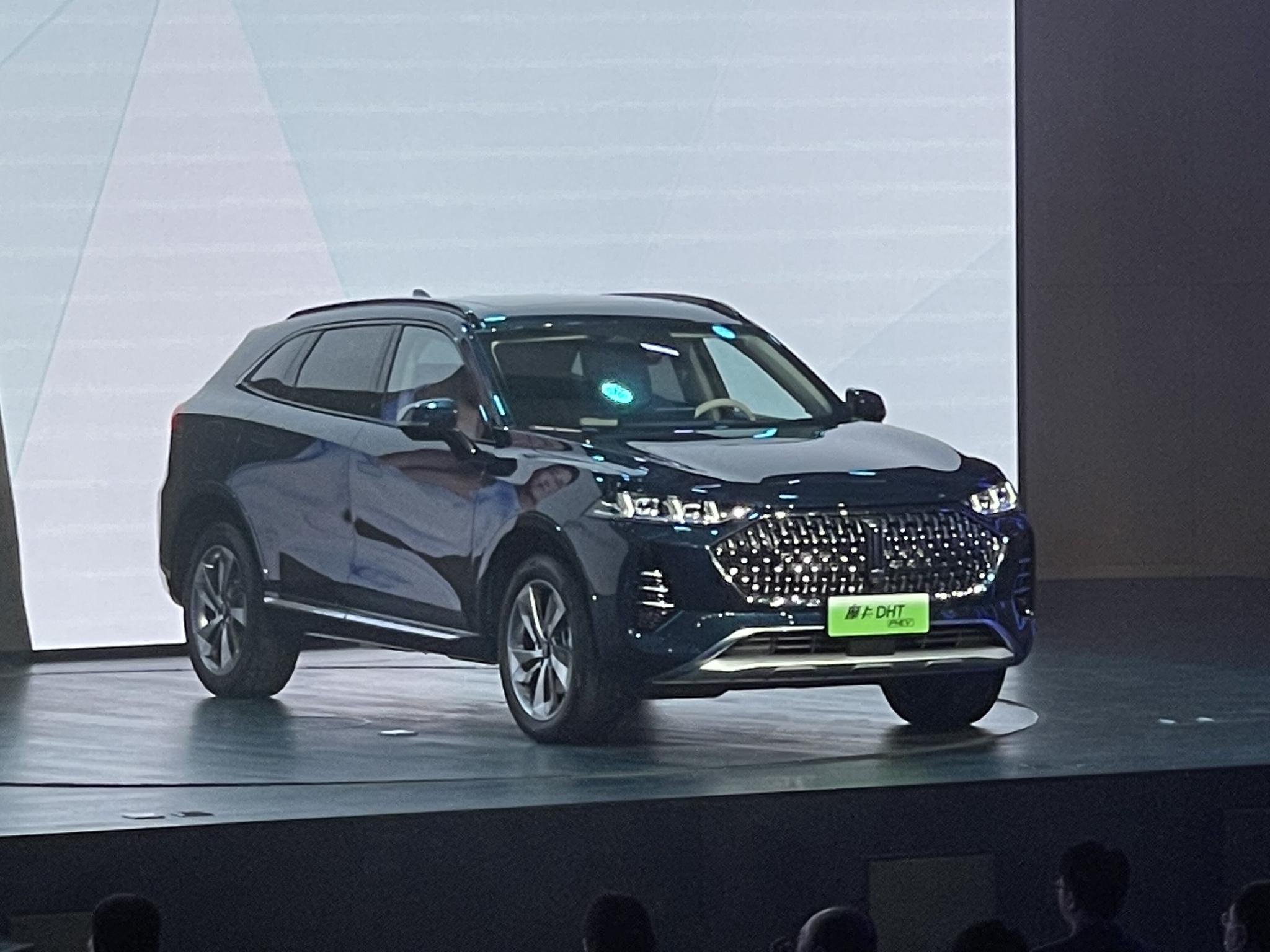 新年献礼长城发布0焦虑智能电动战略暨摩卡dhtphev预售发布