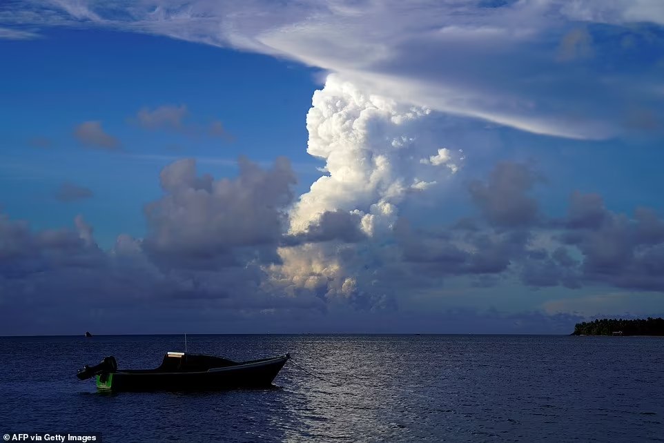 海啸会袭击我国吗？汤加火山喷发，直冲20千米，威力为何那么大？休闲区蓝鸢梦想 - Www.slyday.coM