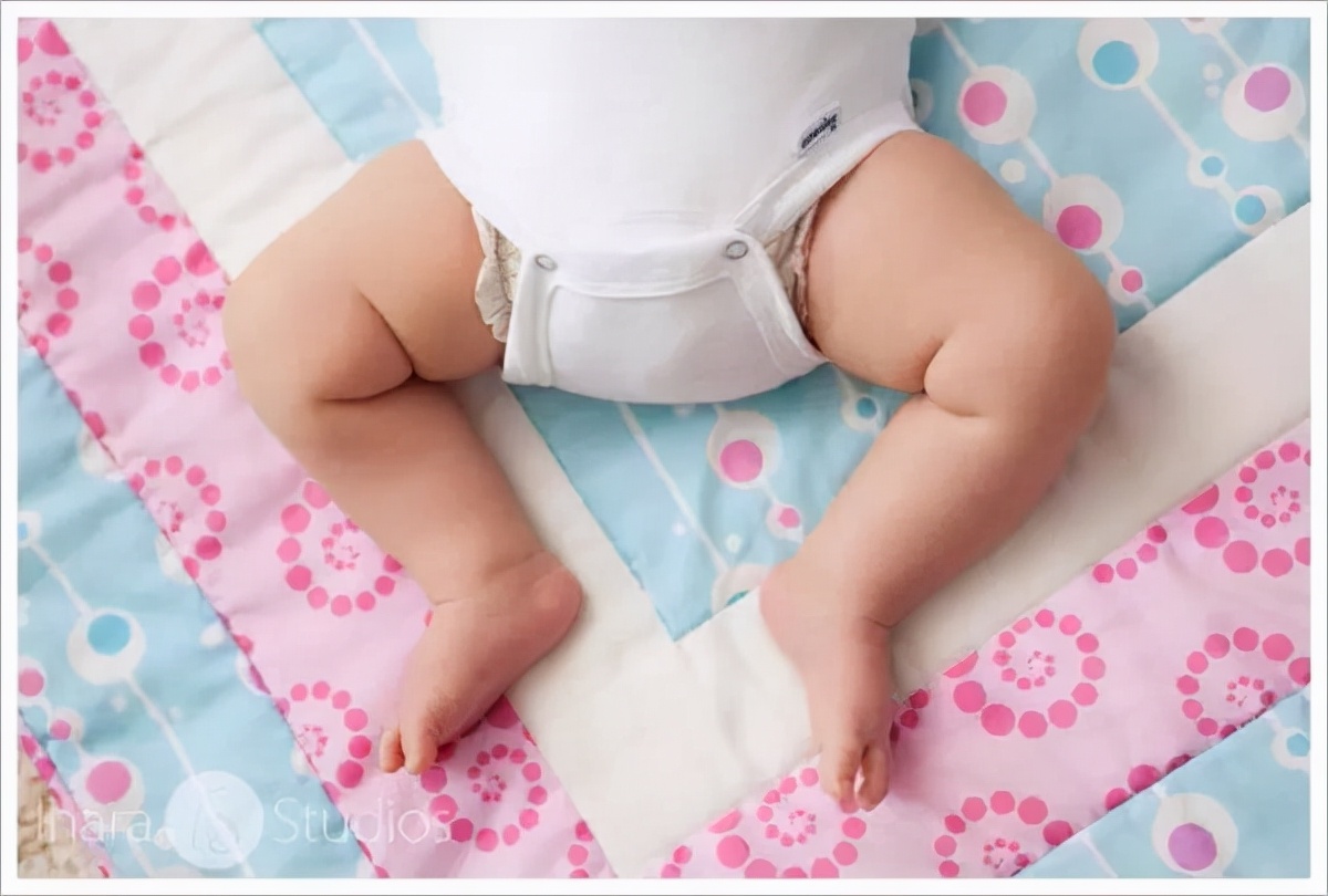 婆婆给新生儿绑腿被医生批，想要娃有双美腿，家长还应避免5件事休闲区蓝鸢梦想 - Www.slyday.coM