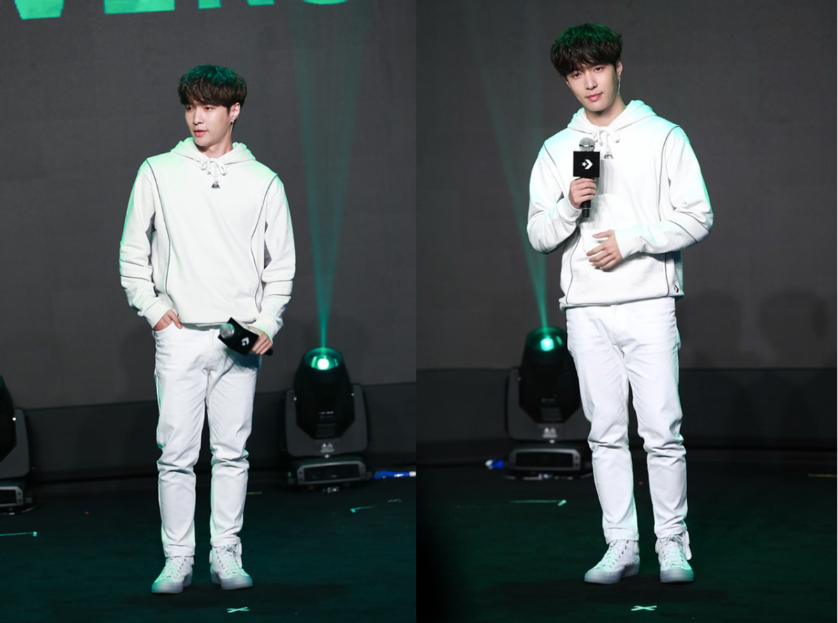 张艺兴的穿着打扮太个性就是不怎么显比例显得腿有点短