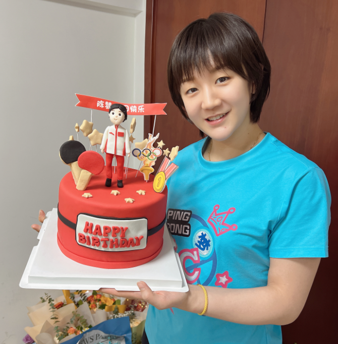 28岁生日这一天,陈梦收到了很多祝福.
