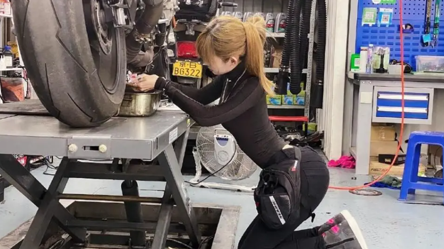 当然,还是有些朋友表示,痞幼的直播首秀数据不太理