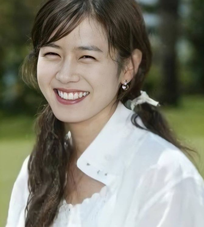 如今被网友嫌弃变老了的孙艺珍,年轻时可是众多少男少女喜欢的女神.