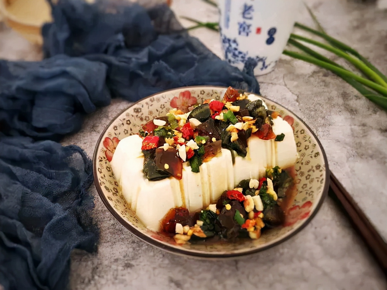 皮蛋豆腐:颜值高,寓意好,简单又好学|豆腐|皮蛋|松花蛋_新浪新闻