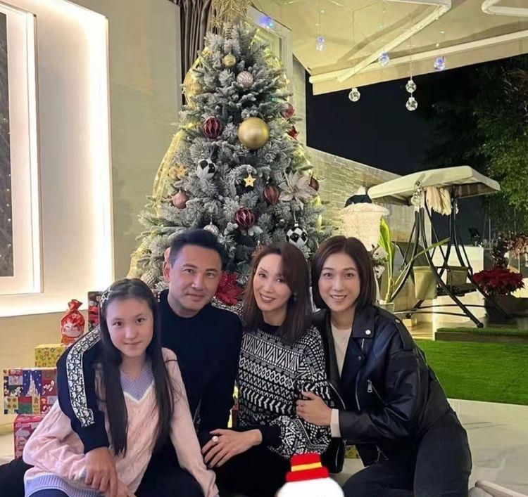 54岁香港艺人郭可盈晒女儿生日照片长得像父亲林文龙