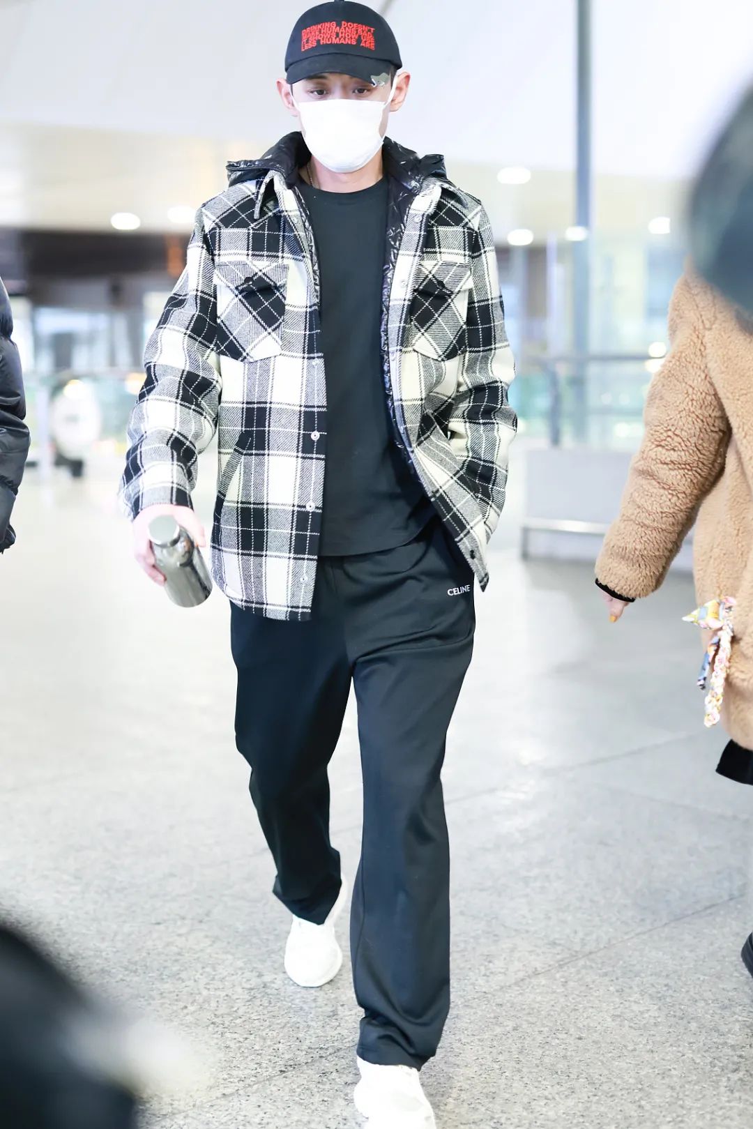 男星街拍井柏然萌系穿搭心动预警mgk梅根订婚后开启度假模式