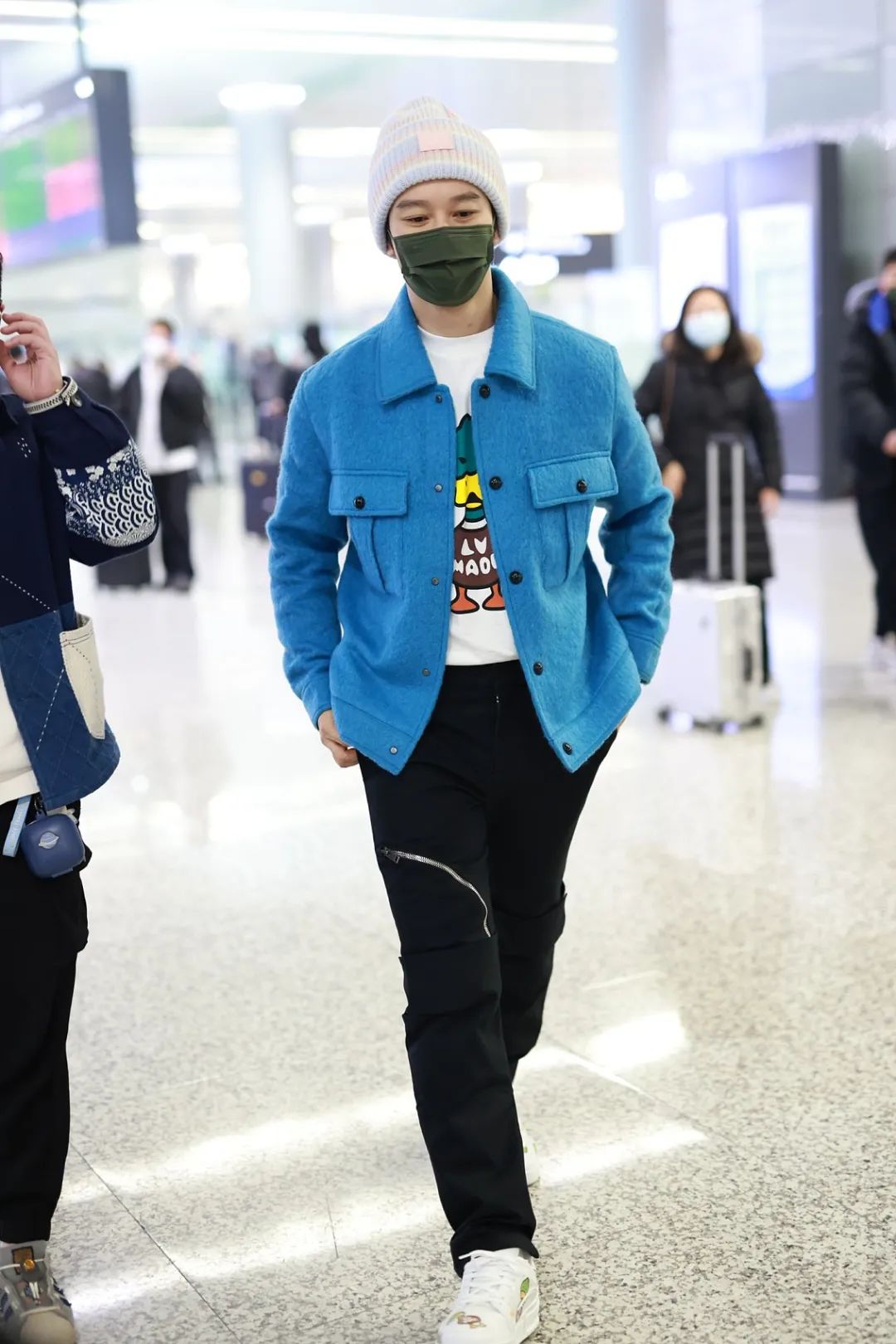 男星街拍井柏然萌系穿搭心动预警mgk梅根订婚后开启度假模式