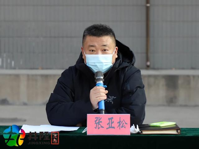 张亚松要求,要务必时刻绷紧常态化疫情防控这根弦,时刻保持警惕.