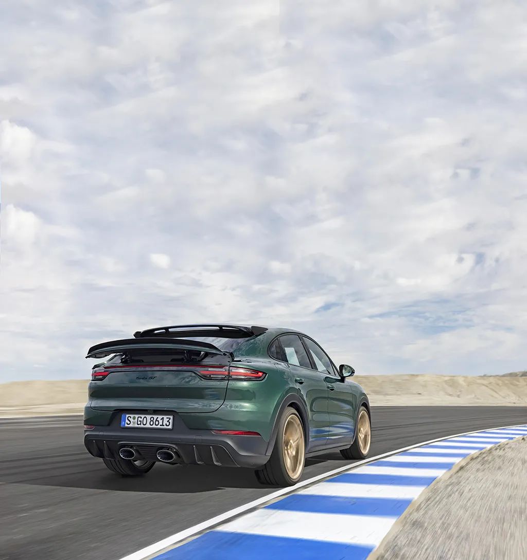 德味大快头保时捷卡宴turbogt挑战瑞典哥特兰赛道