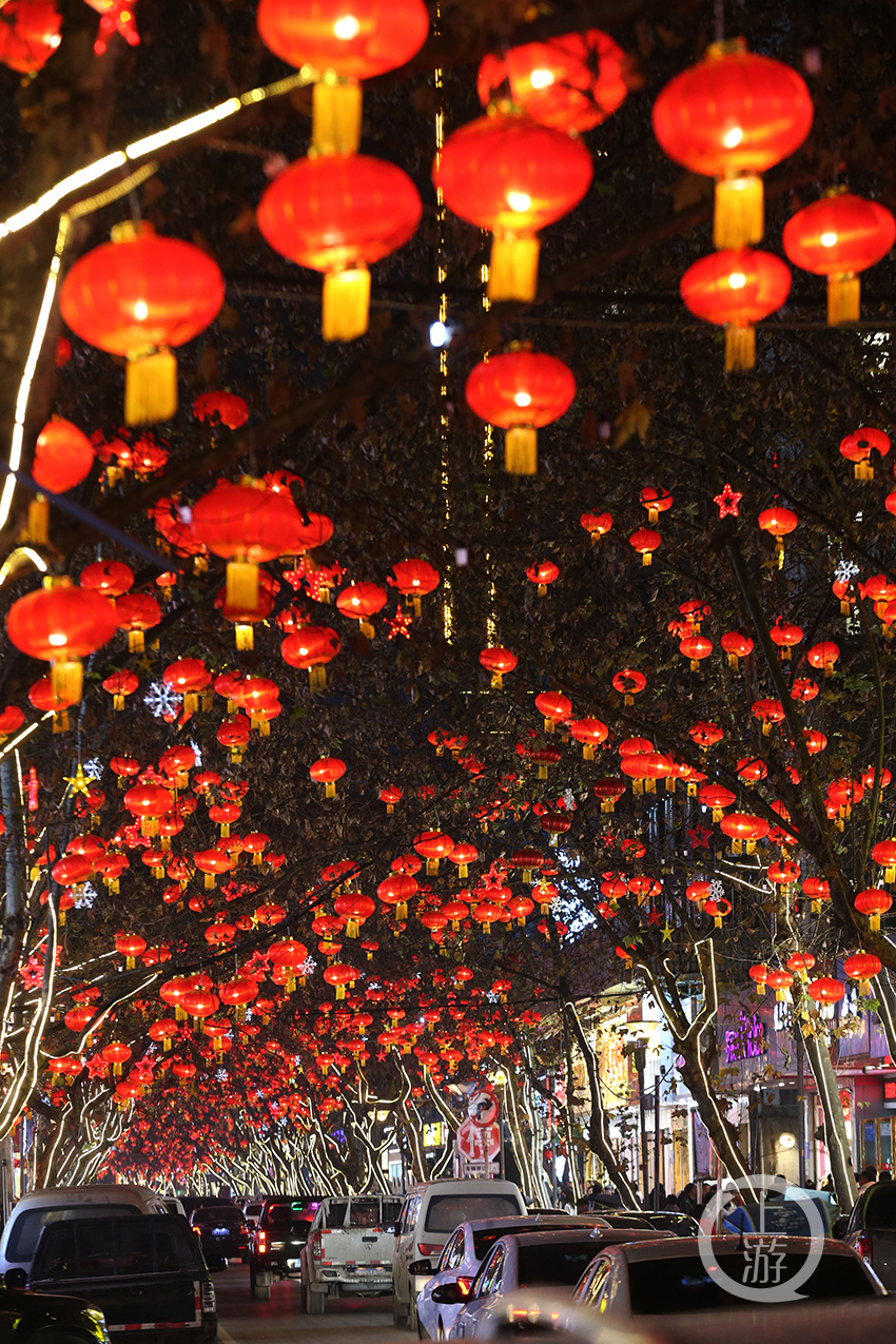 重庆黔江灯笼亮年味浓