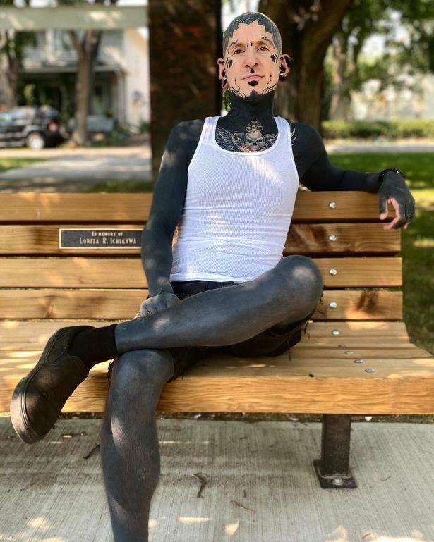 加拿大男子痴迷纹身,历经13年,几乎全身"涂黑"|社交媒体|雷米|纹身