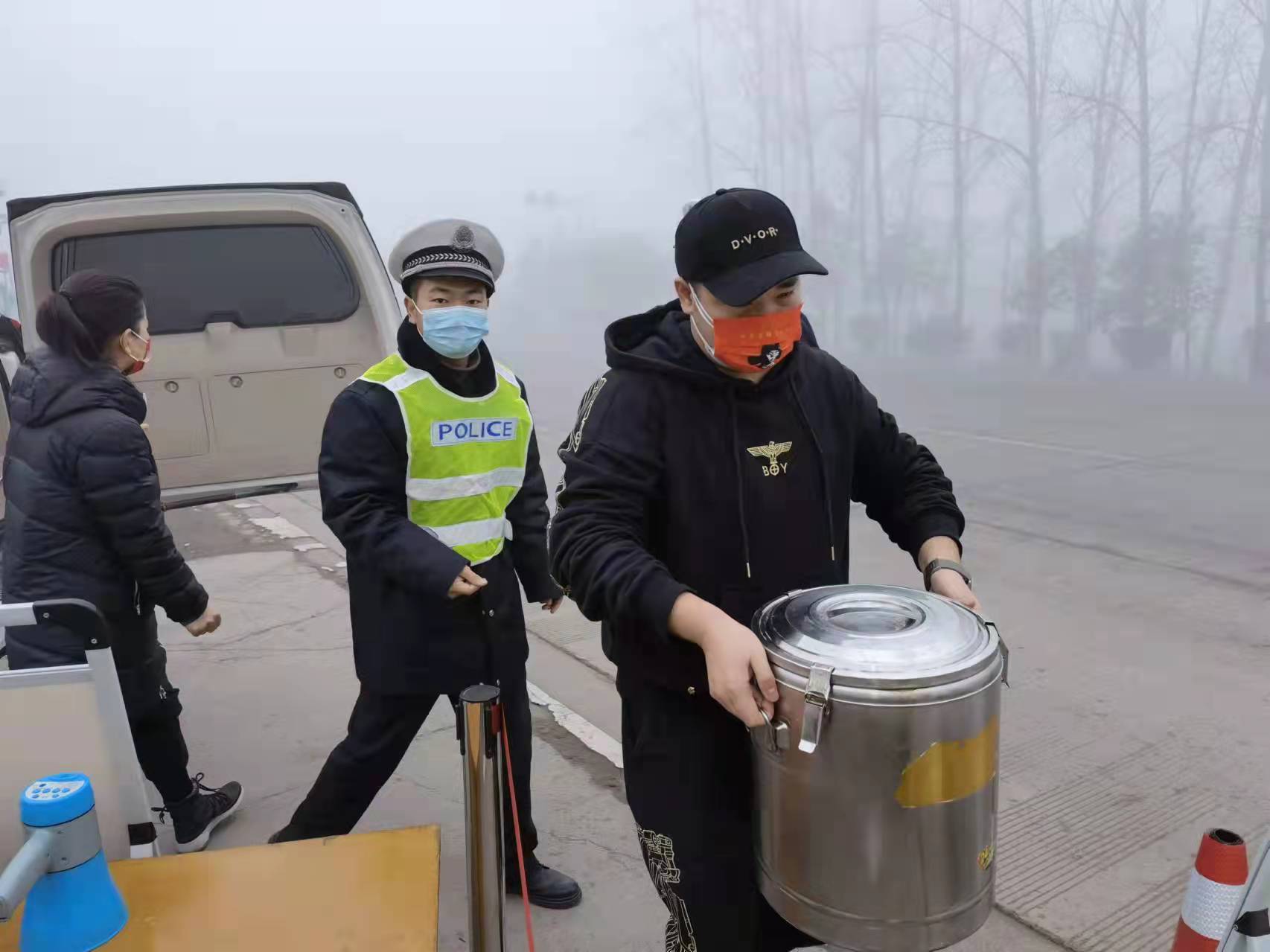 90后小老板张亚西用三餐温暖抗疫一线人员