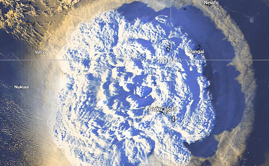 卫星捕捉到火山爆发的瞬间。图源：海外网