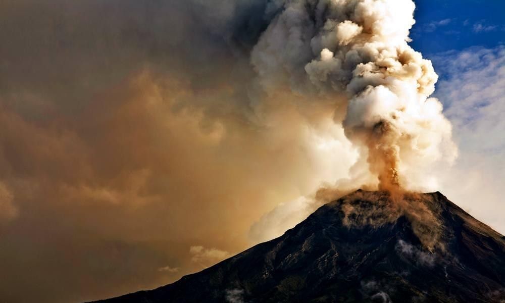 汤加火山爆发，地球升起蘑菇云，冲击波横扫太平洋，该国全境失联休闲区蓝鸢梦想 - Www.slyday.coM