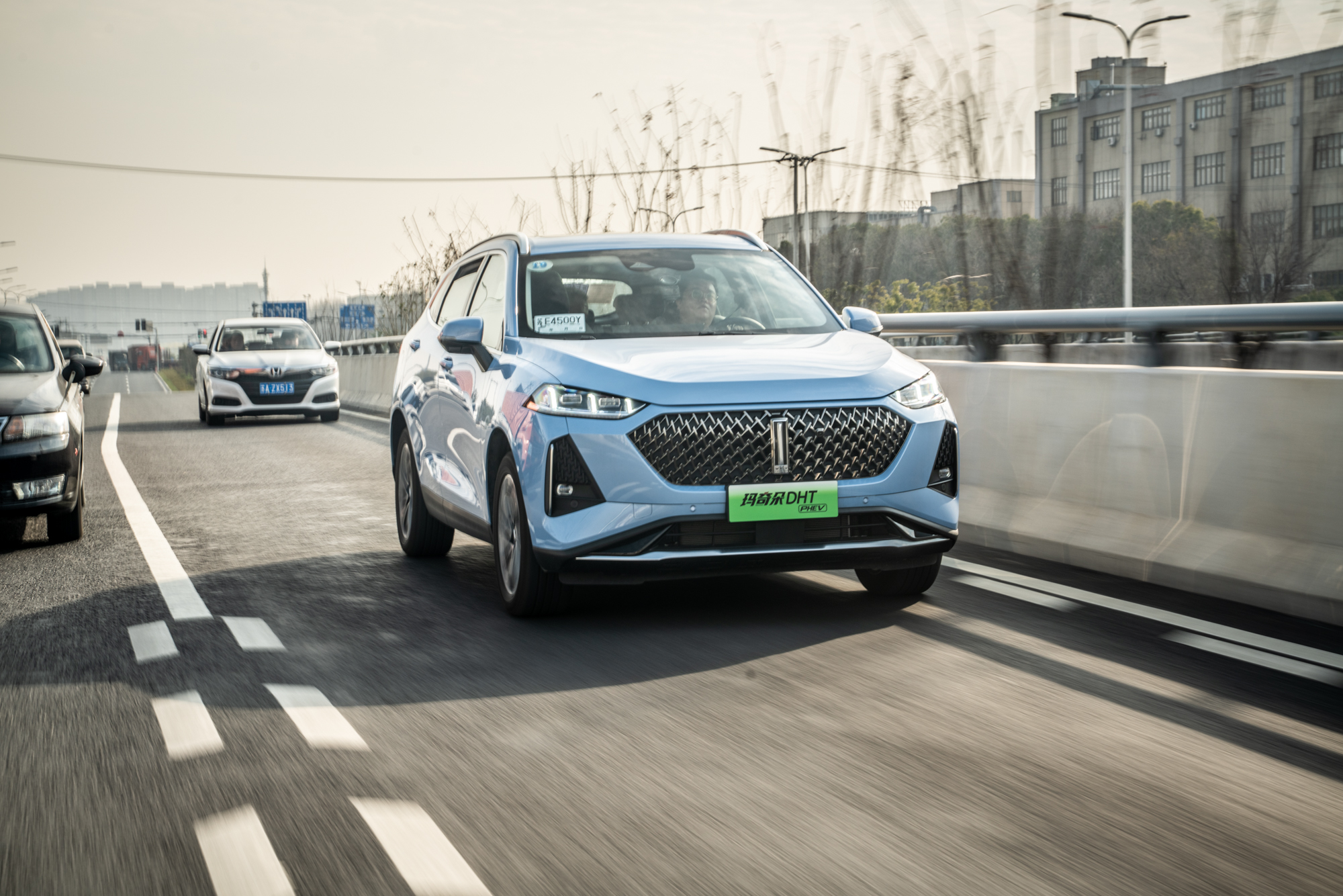 魏牌玛奇朵phev千里玛是省油了但开起来又如何