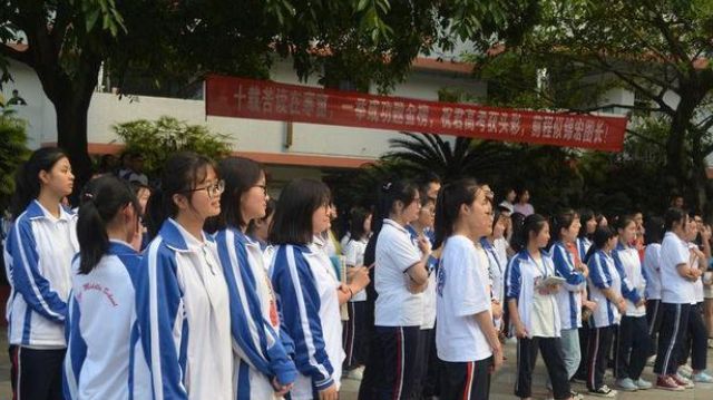 高考为何规定使用2B铅笔，看看扫描到电脑中的试卷，你就明白了休闲区蓝鸢梦想 - Www.slyday.coM