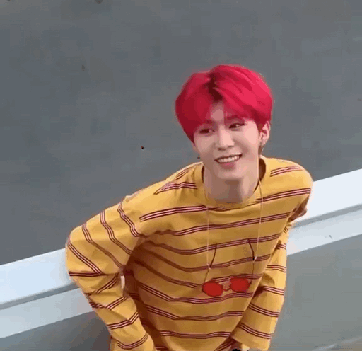 让人过目不忘的范丞丞红发出圈神图合集!