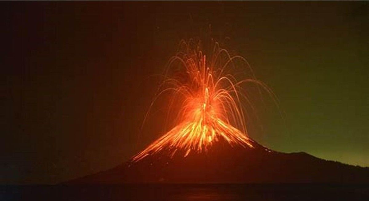 汤加火山爆发，地球升起蘑菇云，冲击波横扫太平洋，该国全境失联休闲区蓝鸢梦想 - Www.slyday.coM