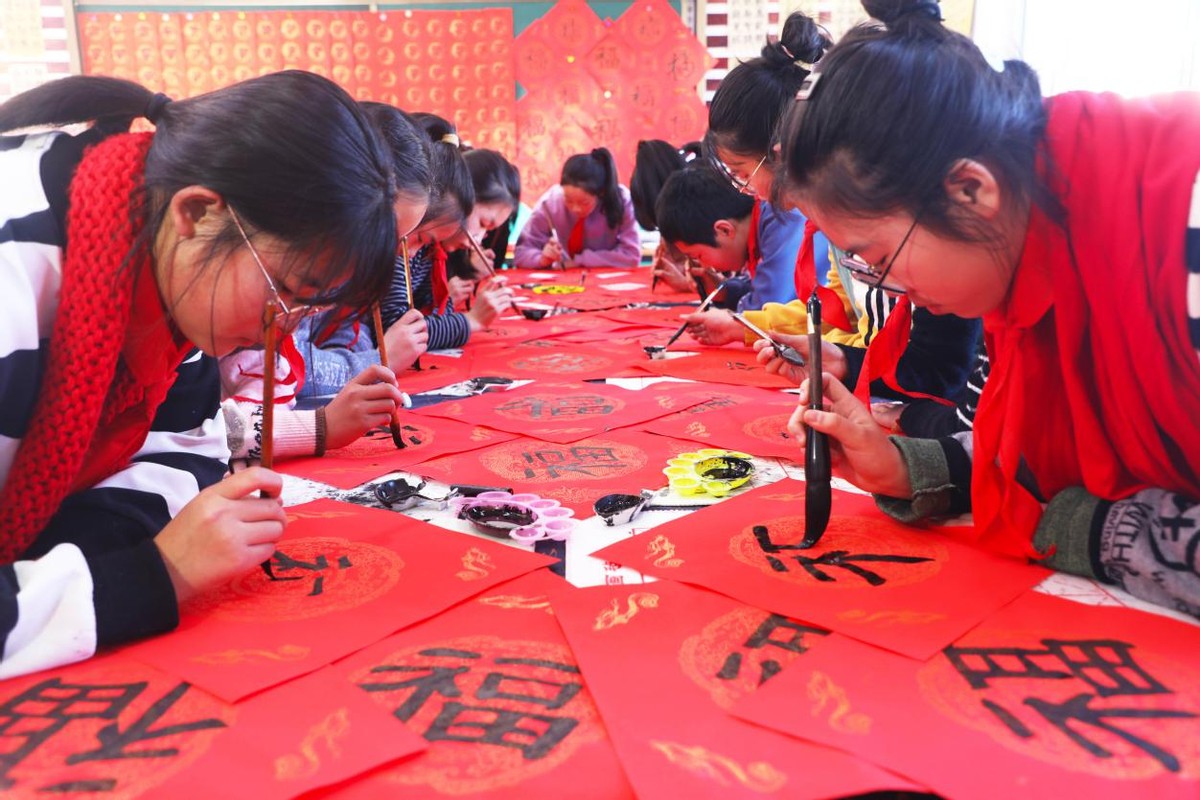 唐山市丰润区泉河头镇罗文口村:"小书法家"写春联送祝福|罗文|丰润区