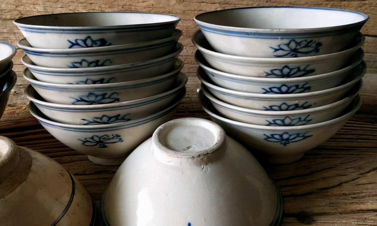 第二种:大花碗现在这种风箱,在农村也是很少见了,好多家里柴火灶都没