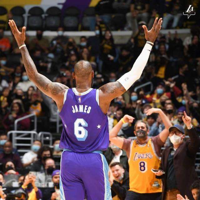 心酸!多位NBA名宿抨击湖人,詹姆斯道歉,威少斥队友不努力休闲区蓝鸢梦想 - Www.slyday.coM 心酸!多位NBA名宿抨击湖人,詹姆斯道歉,威少斥队友不努力休闲区蓝鸢梦想 - Www.slyday.coM