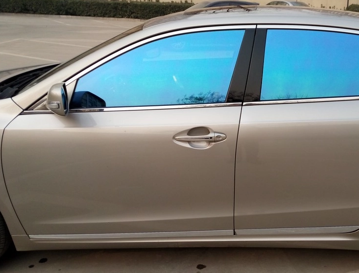 五菱宏光因车窗膜被罚款男子不服气怎么不罚埃尔法