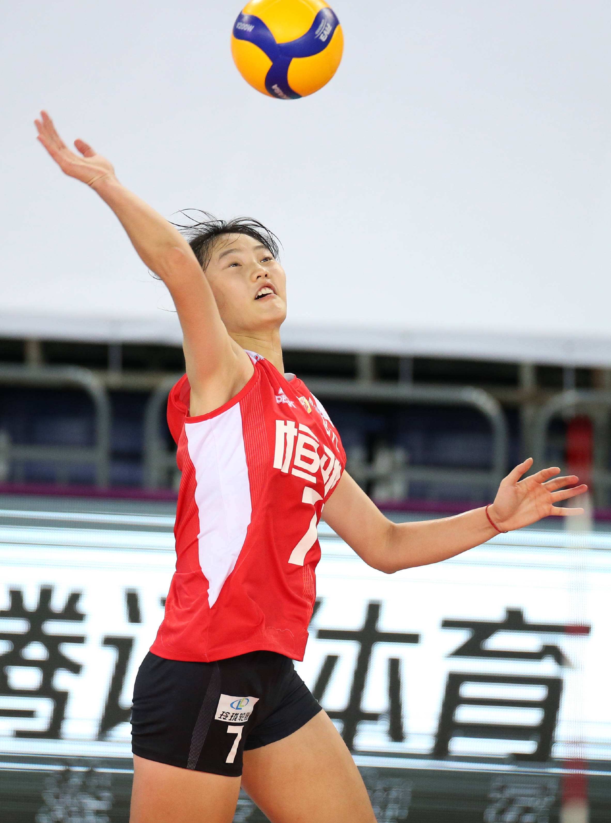 老腊肉刘晏含跟新生代小鲜肉王逸凡谁更加适合国家队