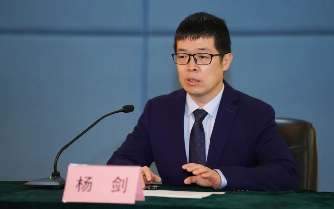 杨剑表示,对防控区市民来说,应每日监测体温,按要求进行核酸检测,注意