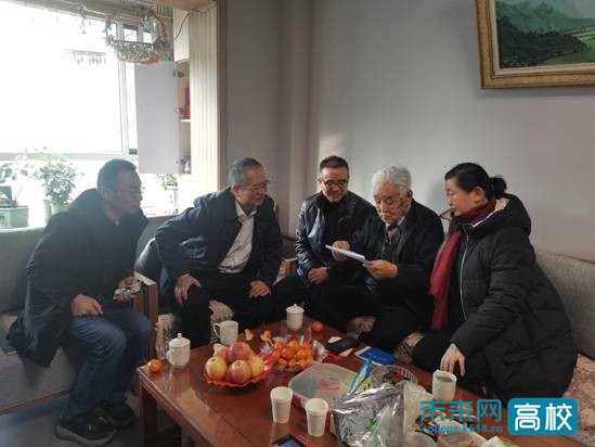 下相继走访慰问了离退休老领导洪庭瑞同志,杨镇西同志和马建华同志,为