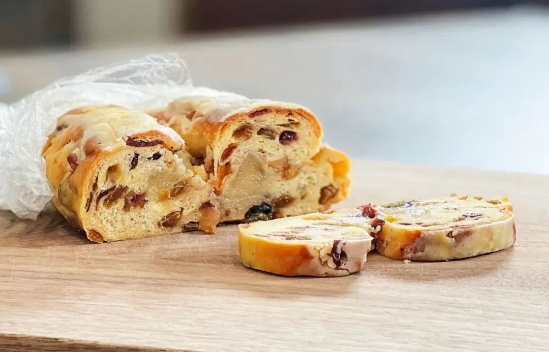 怀着激动的心情切开了一个月前做的史多伦