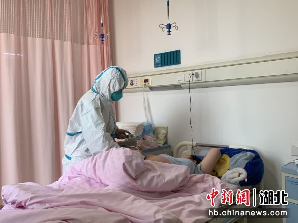  武汉：医院启动应急预案助隔离点孕妇顺利分娩