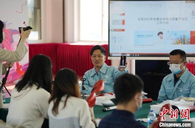 北京冬奥会火炬研发背后的故事 碳纤维编织“飞扬”梦休闲区蓝鸢梦想 - Www.slyday.coM