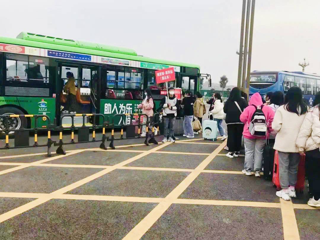 四川泸州公交春运模式已启动！下飞机、下高铁再晚都有公交车休闲区蓝鸢梦想 - Www.slyday.coM